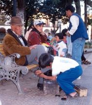 Child labor in Bolivia. Shoe-Shine Boy (credit: Alberto's, Flickr creative commons)